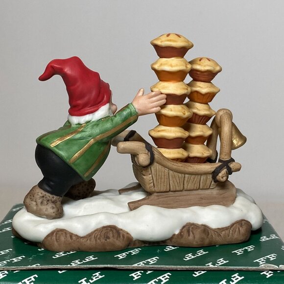 Fitz & Floyd Holiday Hamlet Mr. Winterberry, the Pie Vendor 19-793 Enchanted For - Picture 4 of 8